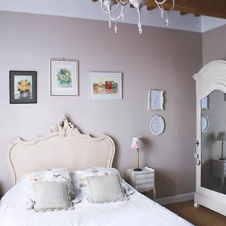 Le Vieux Castel Bed & Breakfast